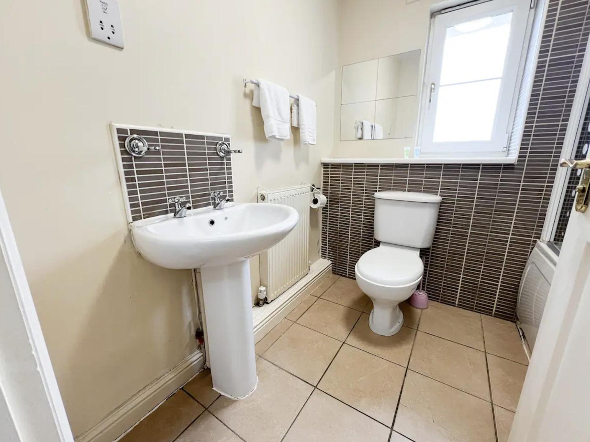 Glasgow Central - Entire House - Free Parking , Free Super Fast Wifi , Private Garden & Parking Security Εξωτερικό φωτογραφία